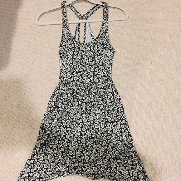 UO Kimchi Blue b&w floral dress worn once!!! - Picture 3 of 6